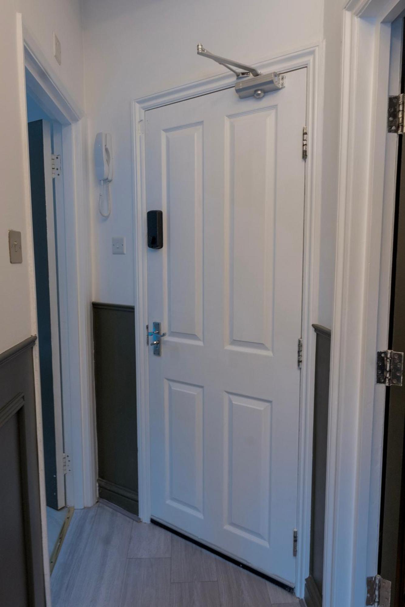 5C- Stylish Urban Retreat - Spacious 2 Bed Flat London Exterior photo