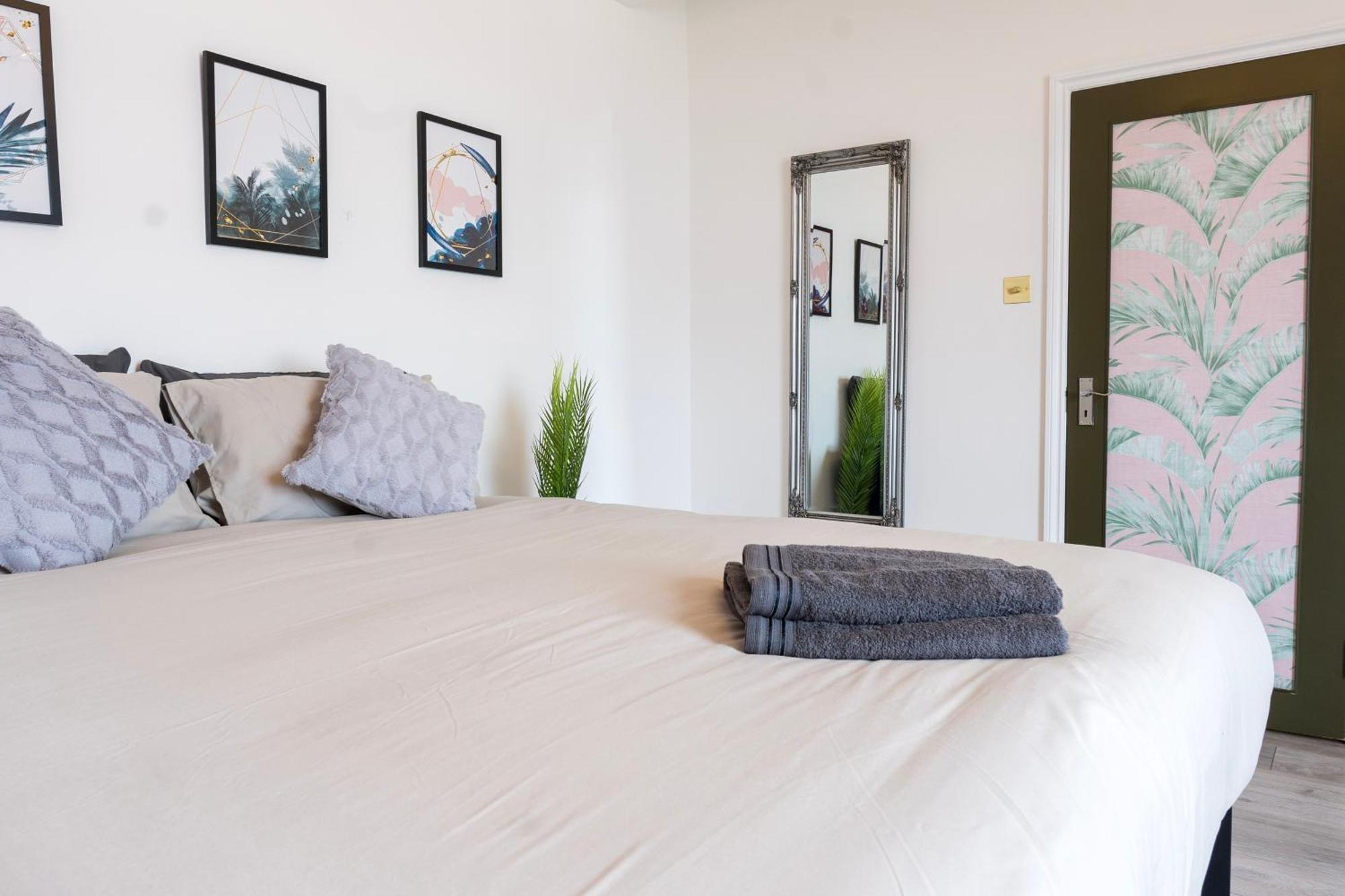 5C- Stylish Urban Retreat - Spacious 2 Bed Flat London Exterior photo