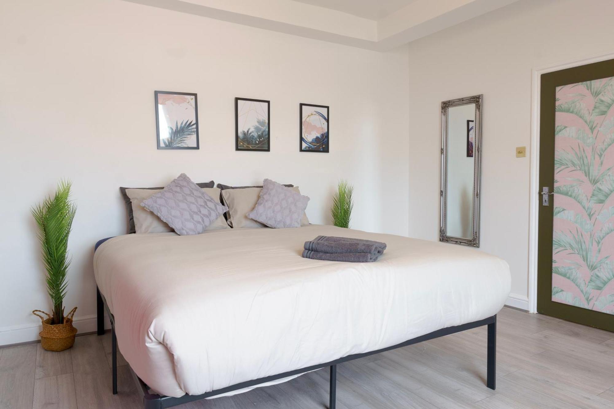 5C- Stylish Urban Retreat - Spacious 2 Bed Flat London Exterior photo