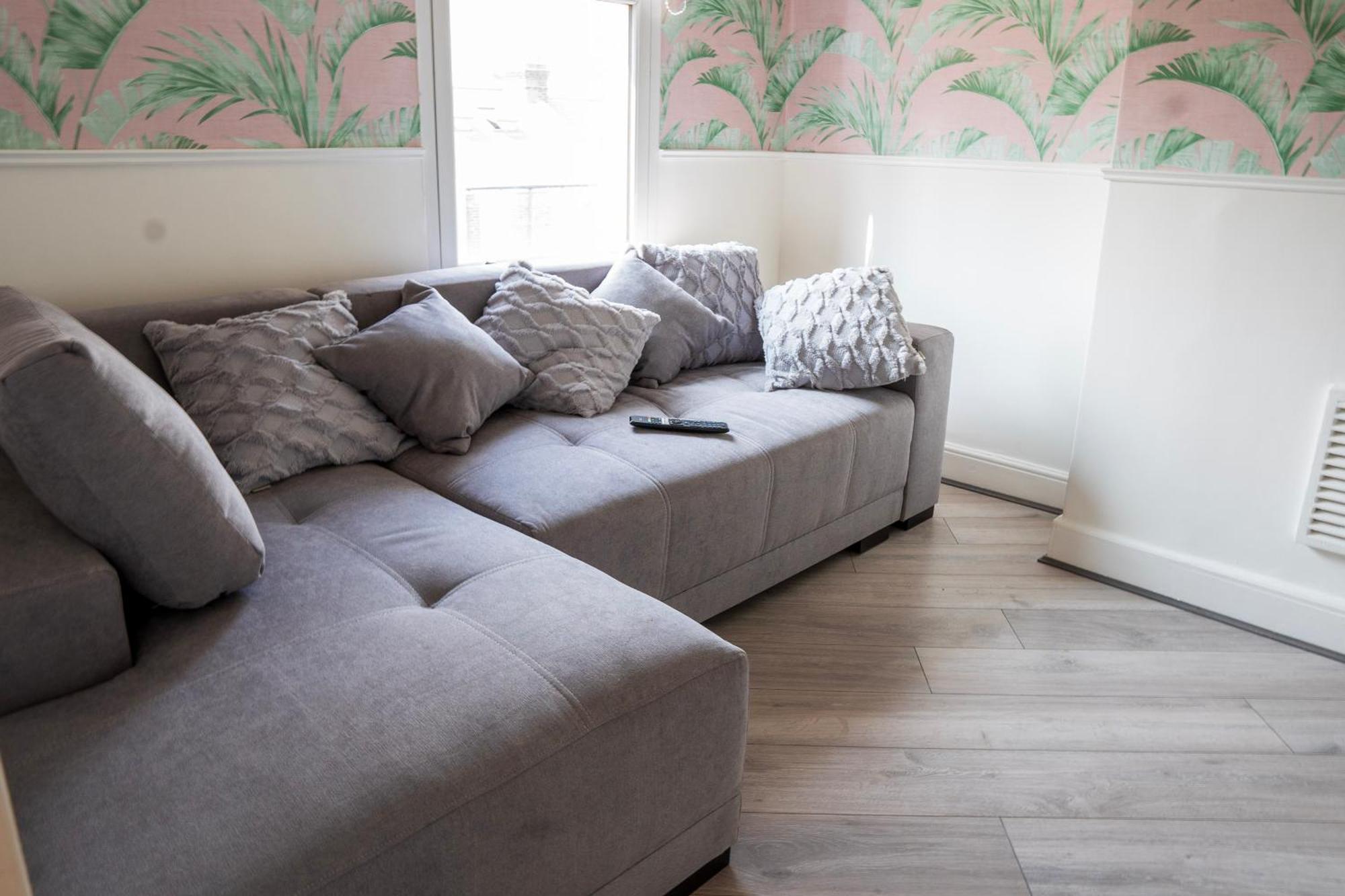5C- Stylish Urban Retreat - Spacious 2 Bed Flat London Exterior photo