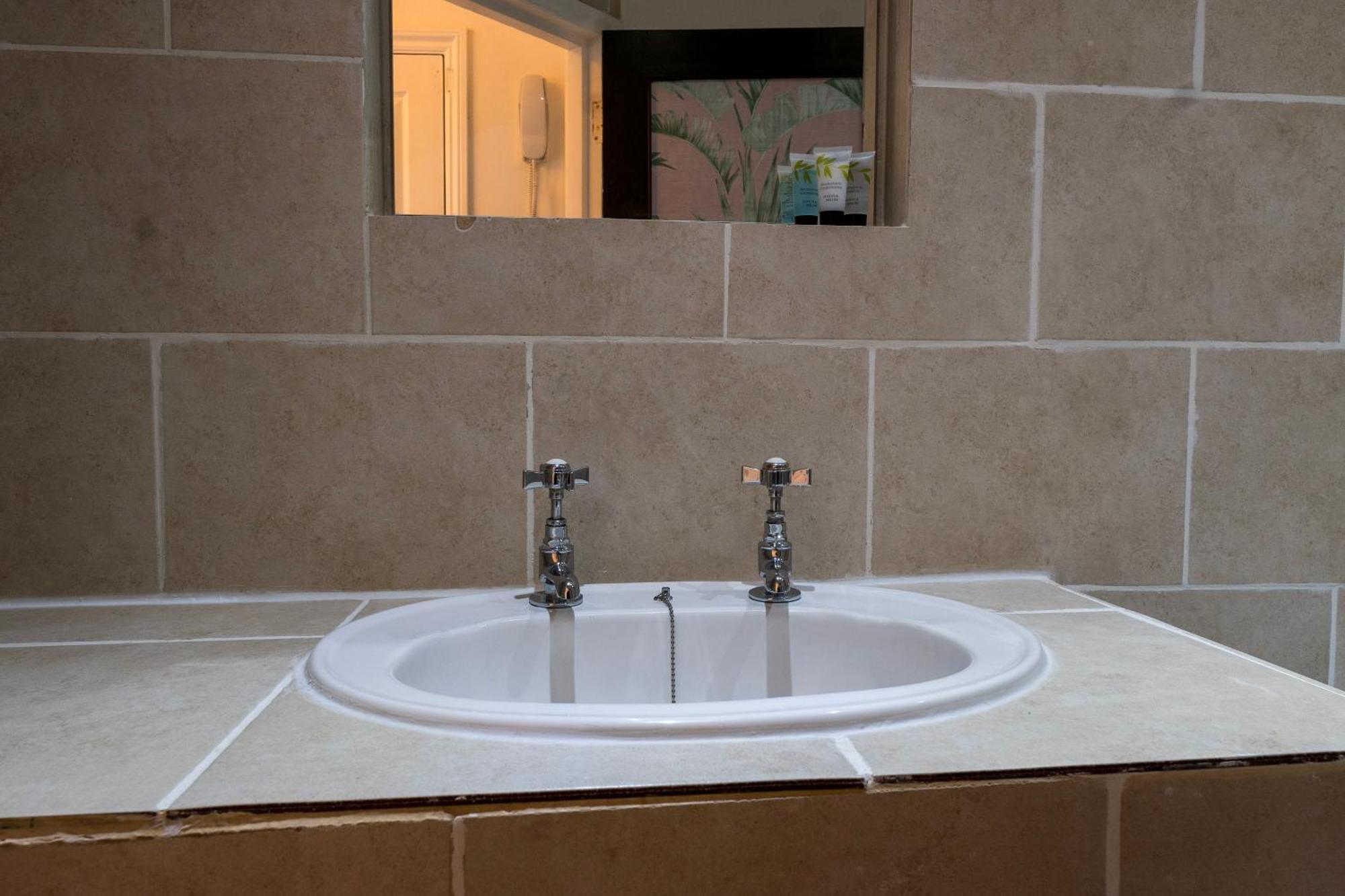 5C- Stylish Urban Retreat - Spacious 2 Bed Flat London Exterior photo