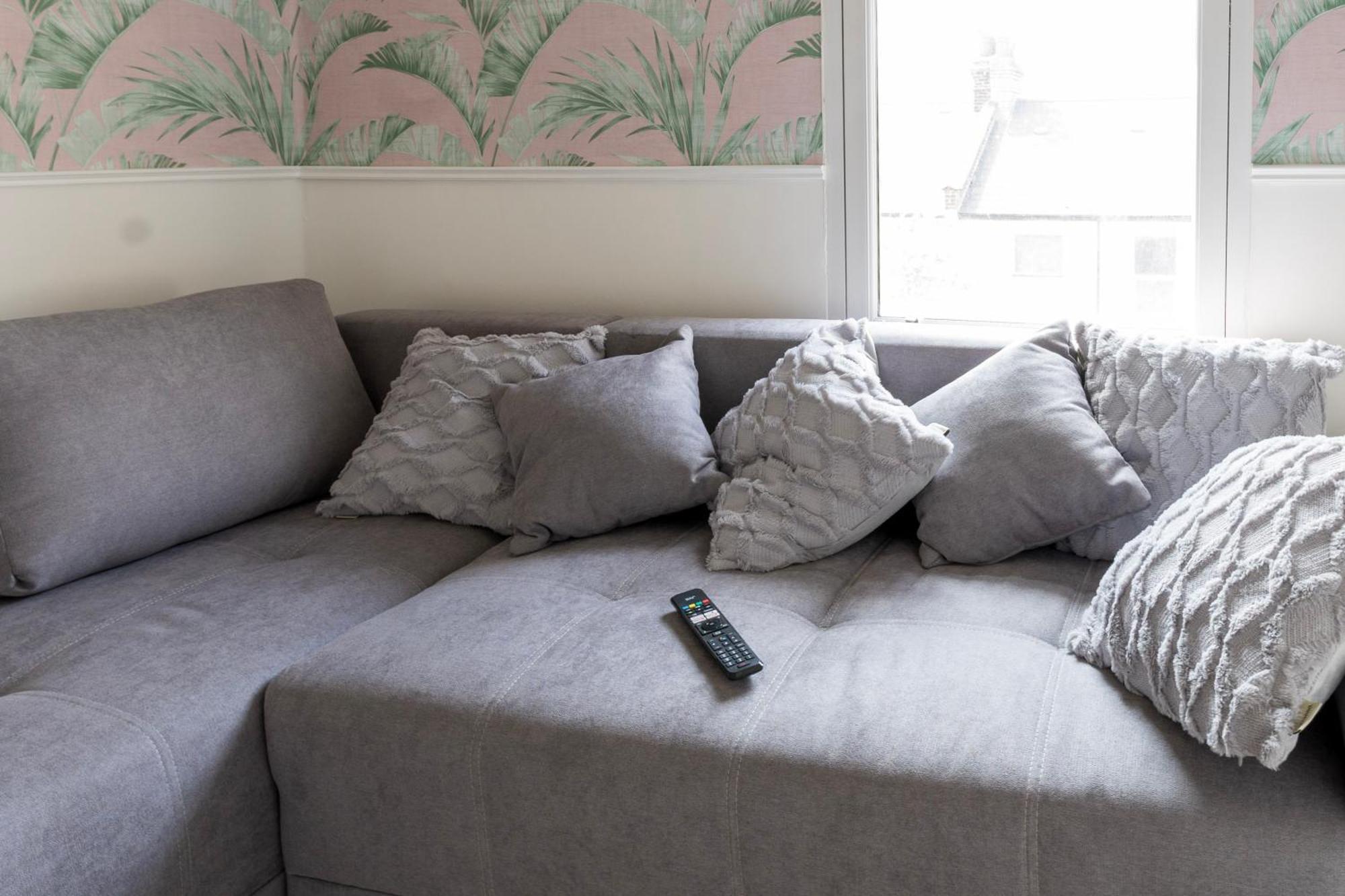 5C- Stylish Urban Retreat - Spacious 2 Bed Flat London Exterior photo